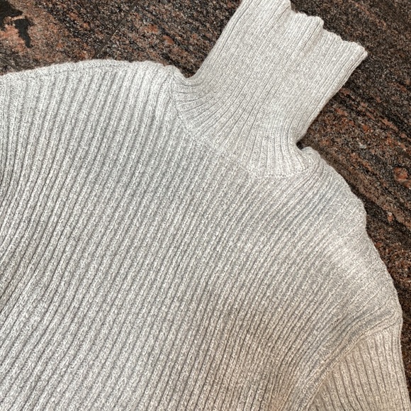Garage Crop Turtle Neck -Small Light Gray - Picture 2 of 5